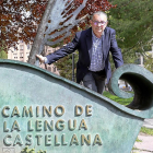 Pedro A. Fuertes, catedrático de Filología Inglesa de la UVA, en la plaza de la Universidad.-J. M. LOSTAU