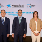 Juan Carlos Gallego, Jaume Masana y Cristina González, en el acto del 15º Aniversario de MicroBank.- CAIXABANK