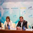 La presidenta de la Conferencia Vallisoletana de Empresarios, Laura de Miguel, inaugura el Foro debate abierto sobre el modelo de ciudad de Valladolid. Junto a ella, de izquierda a derecha, el concejal de Urbanismo del Ayuntamiento de Valladolid, Manuel S-ICAL