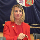 Alicia García en las Cortes donde presentó el Presupuesto de Familia.-ICAL