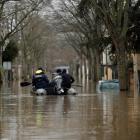 El agua del Sena inunda las calles de la comuna de Villeneuve-Saint-Georges en el sureste de Paris, Francia-EFE / YOAN VALAT