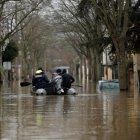 El agua del Sena inunda las calles de la comuna de Villeneuve-Saint-Georges en el sureste de Paris, Francia-EFE / YOAN VALAT