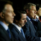 El expresidente José María Aznar, en la cumbre de las Azores, junto a Tony Blair, George W. Bush y Jose Manuel Durao Barroso.-AP