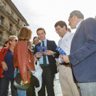 Pablo Casado durante la visita a Segovia, acompañado de Alfonso Fernández Mañueco.-ICAL