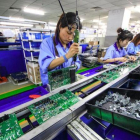 Una fábrica de componentes electrónicos en Tianjin, China.-REUTERS