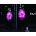 Tim Cook, consejero delegado de Apple, presenta los nuevos iPhone 6.-AP