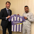 Carlos Suárez y Nouh Al-Mousa, ayer con la camiseta blanquivioleta en Riad.-RVCF