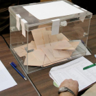 Un momento de la votación en als eleciones de 2012.-ICAL