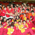 Las selecciones de Castilla y León cadetes e infantiles posan con sus medallas en los Campeonatos de España de Balonmano celebrados en Valladolid en enero de 2009.-J. M. LOSTAU