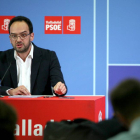 El portavoz del PSOE en el Congreso de los Diputados, Antonio Hernando, se reúne con dirigentes socialistas-Ical