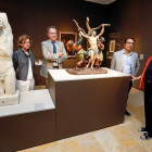 En la foto principal: María Bolaños,  directora del Museo Nacional de Escultura; Luis Lafuente, director general de Bellas Artes;  Miguel García Suela, subdirector General de Museos Estatales y Susana Soto,directora del Museo de San Telmo de San Sebastián-J.M. LOSTAU