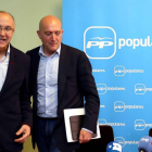 El presidente del PP de Valladolid, Ramiro Ruiz Medrano, y el secretario general del partido, Jesús Julio Carnero, valoran los resultados electorales-Ical