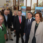 La presidenta de la Diputación, Ángeles Armisén, junto al director de Negocio de CaixaBank, Miguel Oscar Rivas (3D); y al diector general de la fundación Caja Burgos, Rafael Barbero (2D)-ICAL
