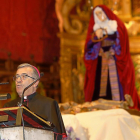 El obispo auxiliar Luis Arüello durante su pregón de Semana Santa en la catedral de Valladolid, con la imagen de la Virgen detrás.-J.M.LOSTAU