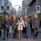 Andrea Levy recorre la calle Santiago escoltada por Jesús Julio Carnero, Miguel Ángel Cortes, Tomás Burgos y Ramiro Ruiz Medrano.-Ical