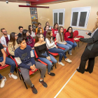 Estudiantes en las instalaciones de Idiomas Watson.-J. M. LOSTAU