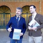 Ignacio Cosidó y David Esteban ayer, a las puertas del Ayuntamiento riosecano, minutos después de la reunión sobre el plan contra la despoblación.-J.M. LOSTAU