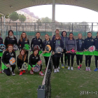 Los equipos ‘A’ y ‘B’ del Club Raqueta femenino de Valladolid posan antes de disputar su confrontación en la  primera jornada de la LAP.-E.M