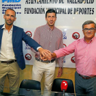 Javier Casado, Sergio de la Fuente y Paco García, ayer, en el polideportivo Pisuerga.-J. M. LOSTAU