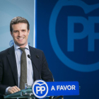 El vicesecretario de Comunicación, Pablo Casado, ayer, en rueda de prensa posterior a la reunión del Comité de Dirección.-E. M.