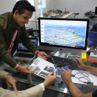 Carlos Sánchez, Juan Manuel Corchado y Jorge Herrera en las instalaciones de Bisite de la Universidad de Salamanca.-ENRIQUE CARRASCAL