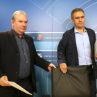 El portavoz del Grupo Parlamentario Socialista en la Comisión de Investigación de la Trama Eólica, Javier Izquierdo, y el portavoz de Hacienda de la formación, José Francisco Martín-ICAL