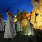 Imagen de los Caballeros Templarios ante el castillo de Ponferada.-ICAL