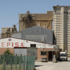 Instalaciones de Gepisa en Garray (Soria) y los hermanos Casado García, responsables de la firma de fabricación de piensos.-V. GUISANDE