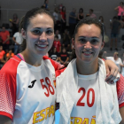 María Prieto O´Mullony y AmaiaGonzález de Garibay posan tras la victoria ante Grecia.-VALENTÍN G. GARIBAY