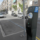 Calle del barrio del Cuatro de Marzo, con viviendas de baja altura, características de esta zona de la ciudad.-J. M. LOSTAU