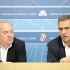Los procuradores del Grupo Socialista Javier Izquierdo y José Francisco Martín informa de novedades en la investigación sobre la trama eólica, el edificio de Arroyo y los terrenos de Portillo.-ICAL