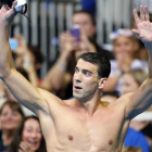 Michael Phelps saluda tras ganar los 200 mariposa.-USA TODAY SPORTS / ROB SCHUMACHER