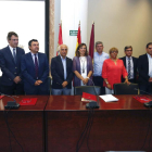 La consejera de Agricultura y Ganadería, Milagros Marcos, firma un convenio con los Grupos de Acción Local de la provincia de León.-ICAL