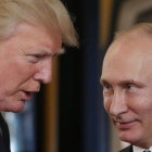 Trump y Putin en la cumbre de la APEC el pasado mes de noviembre. /-AFP / MIKHAIL KLIMENTYEV