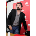 El procurador de IUCyL-Equo en las Cortes, José Sarrión, informa de su recorrido por la provincia leonesa-Peio García / ICAL
