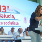 Susana Díaz interviene en el congreso del PSOE andaluz, este sábado.-JULIO MUÑOZ (EFE)
