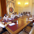 Reunión del Consejo de Administración de Auvasa celebrada ayer en el Ayuntamiento de Valladolid y presidida por Luis Vélez.-Ical