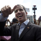 El auto proclamado presidente de Venezuela, Juan Guaidó, a la espera de la entrada de ayuda humanitaria.-AP