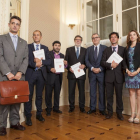 Juan Carlos Escuder (3I), miembro del Comité Ejecutivo de CEOE Teruel; Santiago Aparicio (C), presidente FOES; e Ignacio Villar (2D), miembro del Comité Ejecutivo CEOE CEPYME Cuenca, posan tras una rueda de prensa conjunta-Ical