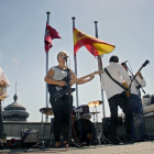 Mini-concierto ofrecido por alumnos de la Escuela Municipal de Música, Danza y Teatro de León en la azotea del consistorio.-ICAL