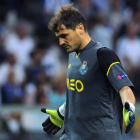 Iker Casillas, taciturno en un momento del partido del miércoles contra el Roma.-AP / PAULO DUARTE