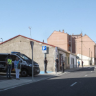 La calle Mayor del barrio salmantino de Chamberí durante la redada policial.-ICAL