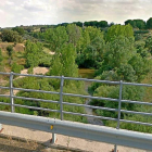 Cauce del Adaja en las proximidades del casco urbano de LaZarza. La sequía favorece la proliferación de algas.-GGL SW