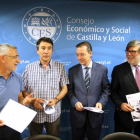 (I a D) Los secretarios de UGT y CCOO, Agustín Prieto y Ángel Hernández; el presidente del CES, Germán Barrios y el presidente de Cecale, Santiago Aparicio, en la presentación del Informe Anual del Consejo Económico y Social de Castilla y León-Ical