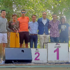 (De izquierda a derecha) Juan Carlos Higuero, Mayte Martínez, Arturo Casado, Iván Velasco, Víctor Álamo, Sergio Gallardo, María Muñoz, en la inauguración de ‘El Milanito’, ayer, en Montemayor de Pinilla.-EL MUNDO