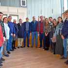 La corporación municipal de Guijuelo junto a los miembros de la Asociación Salvar el Archivo de Salamanca.-E.M.