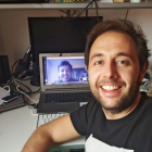 Pepe Martín mantiene una videoconferencia de trabajo con su socio Manuel Zafra.-EL MUNDO