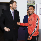 Al-Mousa, junto a Carlos Suárez  antes de su presentación en Zorrilla.-J. M. LOSTAU