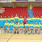Los integrantes de la primera plantilla del Atlético Valladoolid posan antes de comenzar su primer entrenamiento de la temporada.-J.M. Lostau