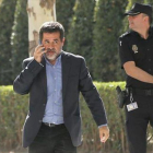 Jordi Sànchez se dirige a la Audiencia Nacional, el 16 de octubre.-JOSÉ LUIS ROCA